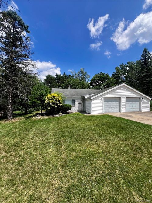 219 Odoherty Rd, Brighton, MI, 48116-1857 | Card Image
