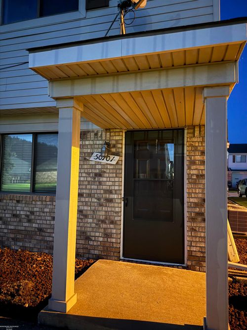50101 S Horst Ct, Chesterfield, MI, 48047-4667 | Card Image