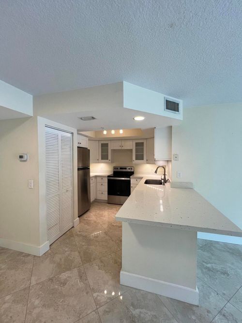 506-4187 N Haverhill Rd, West Palm Beach, FL, 33417-8317 | Card Image