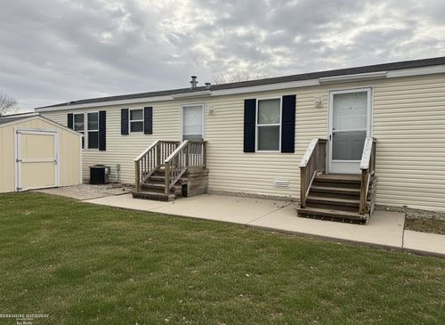 4539 Carlton Rd, Sterling Heights, MI, 48310-2015 | Card Image