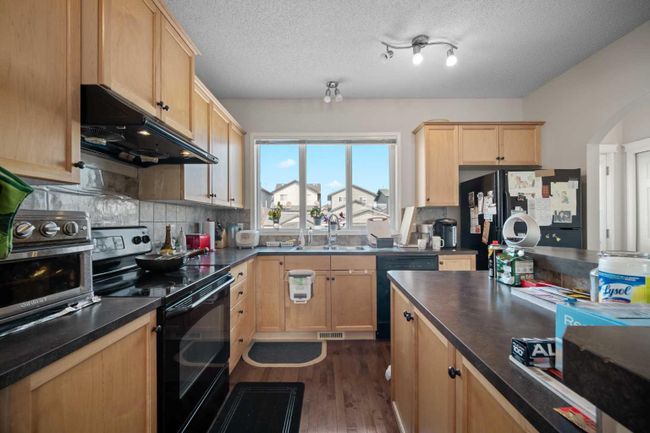33 Panora Hill Nw, Home with 5 bedrooms, 3 bathrooms and 1 parking in Calgary AB | Image 9