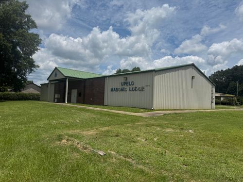 1090 S Veterans Memorial Blvd, Tupelo, MS, 38804-5810 | Card Image