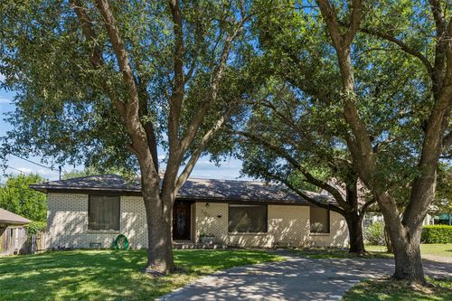 8011 Eagle Trl, Dallas, TX, 75238-3354 | Card Image