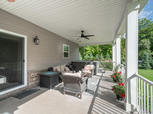 1027 Xanadu Ct, Brighton, MI, 48114-8207 | Card Image
