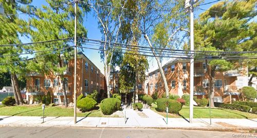 151 Union Ave, Lynbrook, NY, 11563-3307 | Card Image