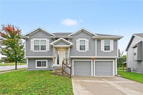 200 Elissa Dr, Raymore, MO, 64083-7823 | Card Image