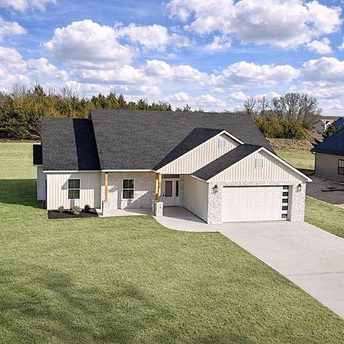 329 Ne 21st Rd, Warrensburg, MO, 64093-7691 | Card Image