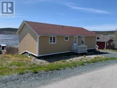 32 Cabot St, Home with 5 bedrooms, 2 bathrooms and null parking in St. Anthony NL | Image 3