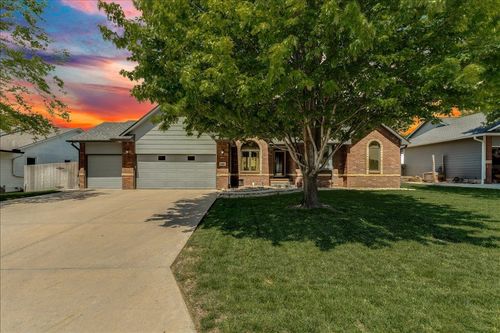 400 E La Mesa St, Derby, KS, 67037-3315 | Card Image