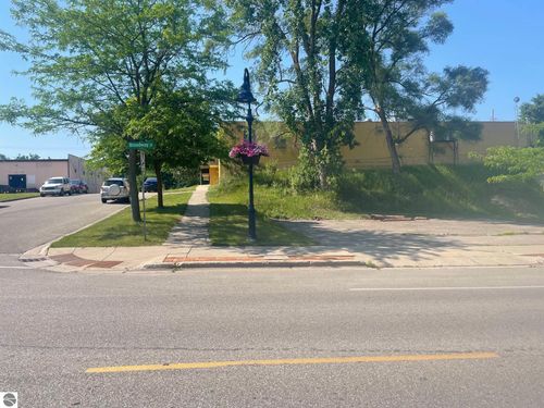 309 W Broadway St, Mt Pleasant, MI, 48858-2401 | Card Image