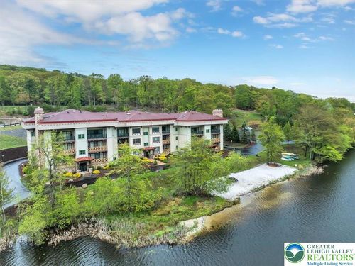 302-320 Hummingbird Way, Lake Harmony, PA, 18624-6003 | Card Image