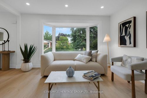 43 Howell Sq, Scarborough, ON, M1B1C3 | Card Image