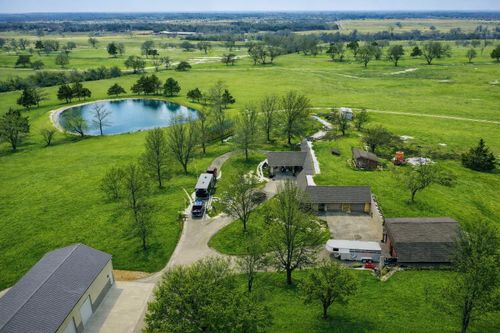 27427 Ne Neosho Rd, Garnett, KS, 66032-2458 | Card Image