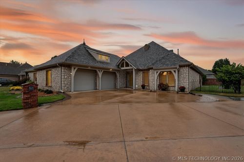 2930 Versailles Pl, Bartlesville, OK, 74006-7580 | Card Image