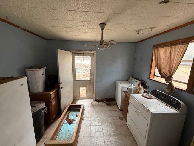 Oversized Utility/mud room | Image 36