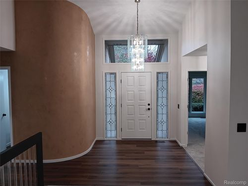 33786 Vista Dr, Farmington Hills, MI, 48331-2269 | Card Image