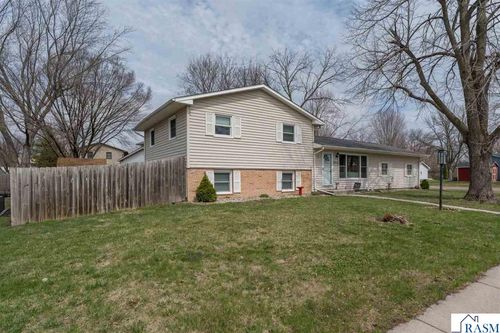 2712 E Main St, Mankato, MN, 56001-5607 | Card Image