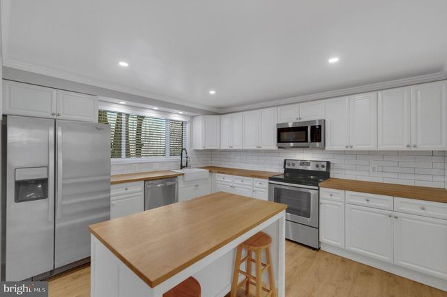 16080 Deer Park Dr, House other with 4 bedrooms, 3 bathrooms and null parking in DUMFRIES VA | Image 8