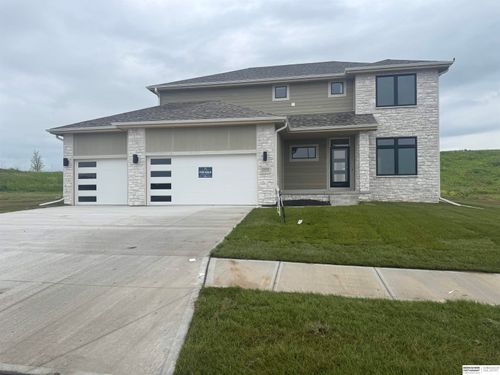 18552 Sycamore Dr, Gretna, NE, 68028-7067 | Card Image