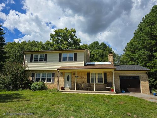 902 Clydesdale Dr, BEAR, DE, 19701-2205 | Card Image