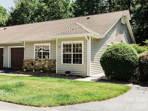 357 Laurel Park Pl, Hendersonville, NC, 28791-3783 | Card Image