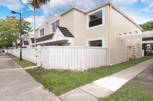 apt-2-6855 Sw 45th Ln, Miami, FL, 33155-6826 | Card Image