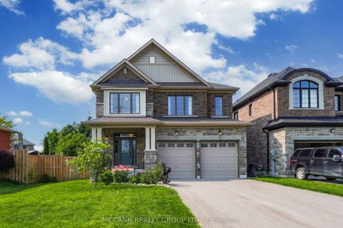 15 Low Blvd, Uxbridge, ON, L9P1W7 | Card Image