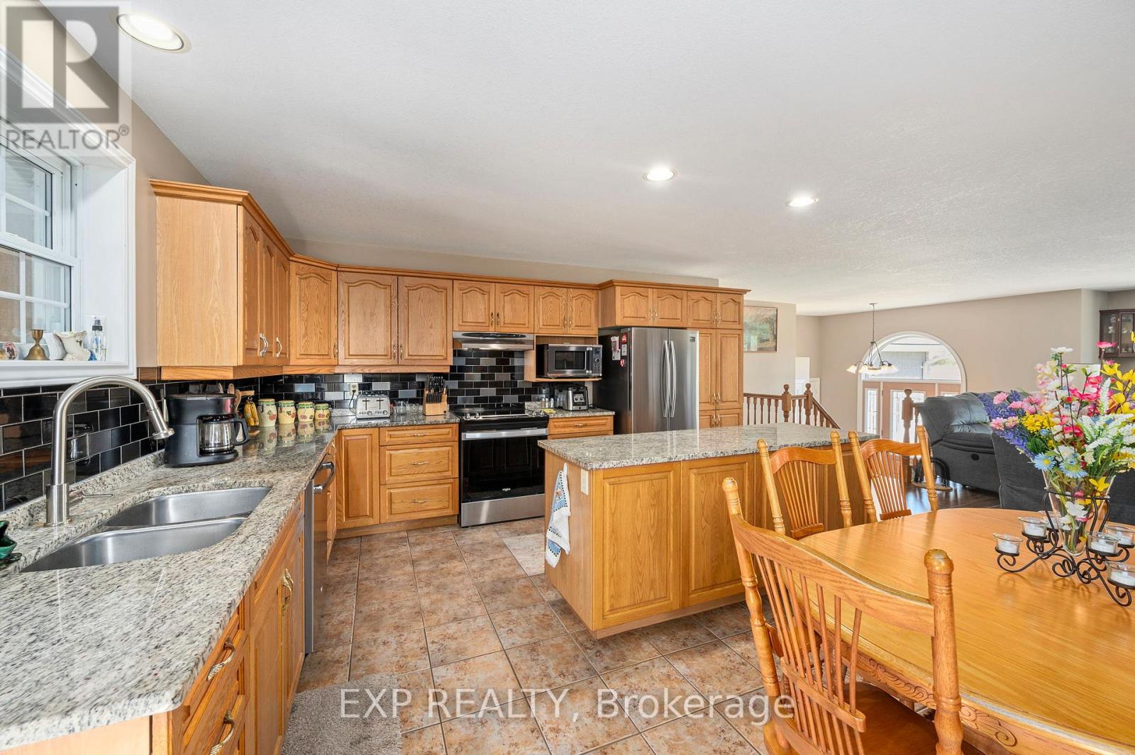 Residential in Southwest Middlesex (Middlemiss) 5