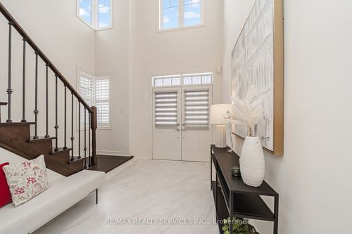 564 Mactier Dr, Kleinburg, ON, L4H4T9 | Card Image