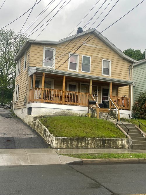 32 Spring St, Danbury, CT, 06810-6514 | Card Image