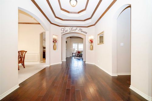 204 Wisteria Way, Red Oak, TX, 75154-8883 | Card Image