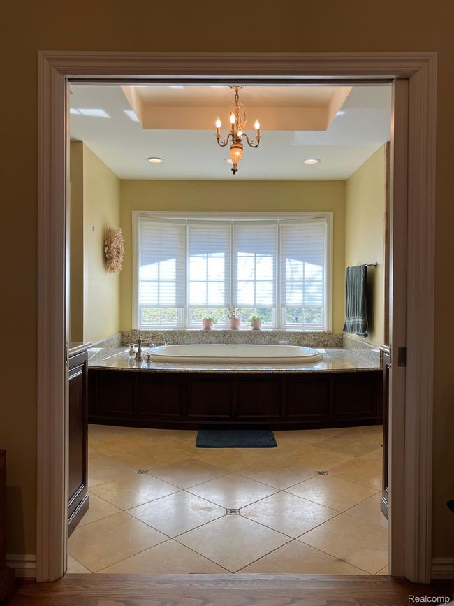 645 Lone Pine Rd, House other with 3 bedrooms, 5 bathrooms and null parking in Bloomfield Hills MI | Image 13