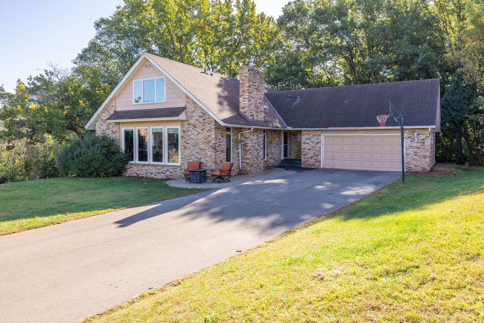 Deer Hills Ct, Saint Paul, MN 55127