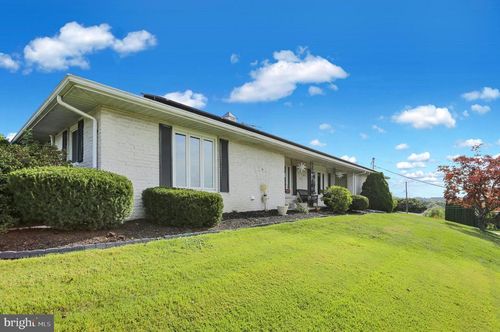 296 Elm St, Hamburg, PA, 19526-1431 | Card Image