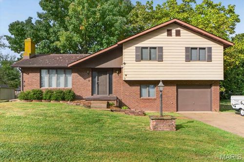 8 Lilac Drive, New Baden, IL, 62265 | Card Image