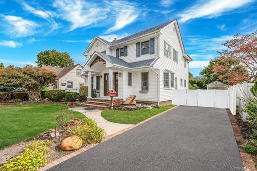 4 Sullivan Ave, Farmingdale, NY, 11735-5015 | Card Image