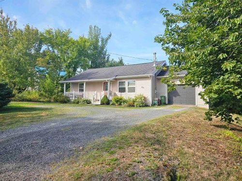 83 Greenwich Rd, Greenwich, NS, B4P0J8 | Card Image