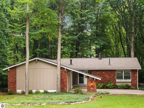 4248 Baywood Dr, Traverse City, MI, 49686-3802 | Card Image
