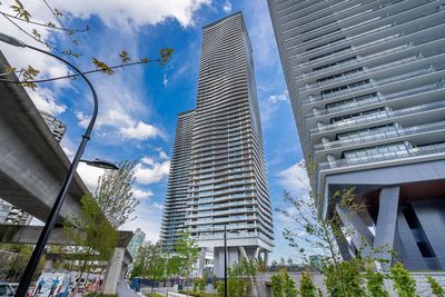 1104 - 4880 Lougheed Highway, Condo with 2 bedrooms, 2 bathrooms and 1 parking in Burnaby BC | Image 2