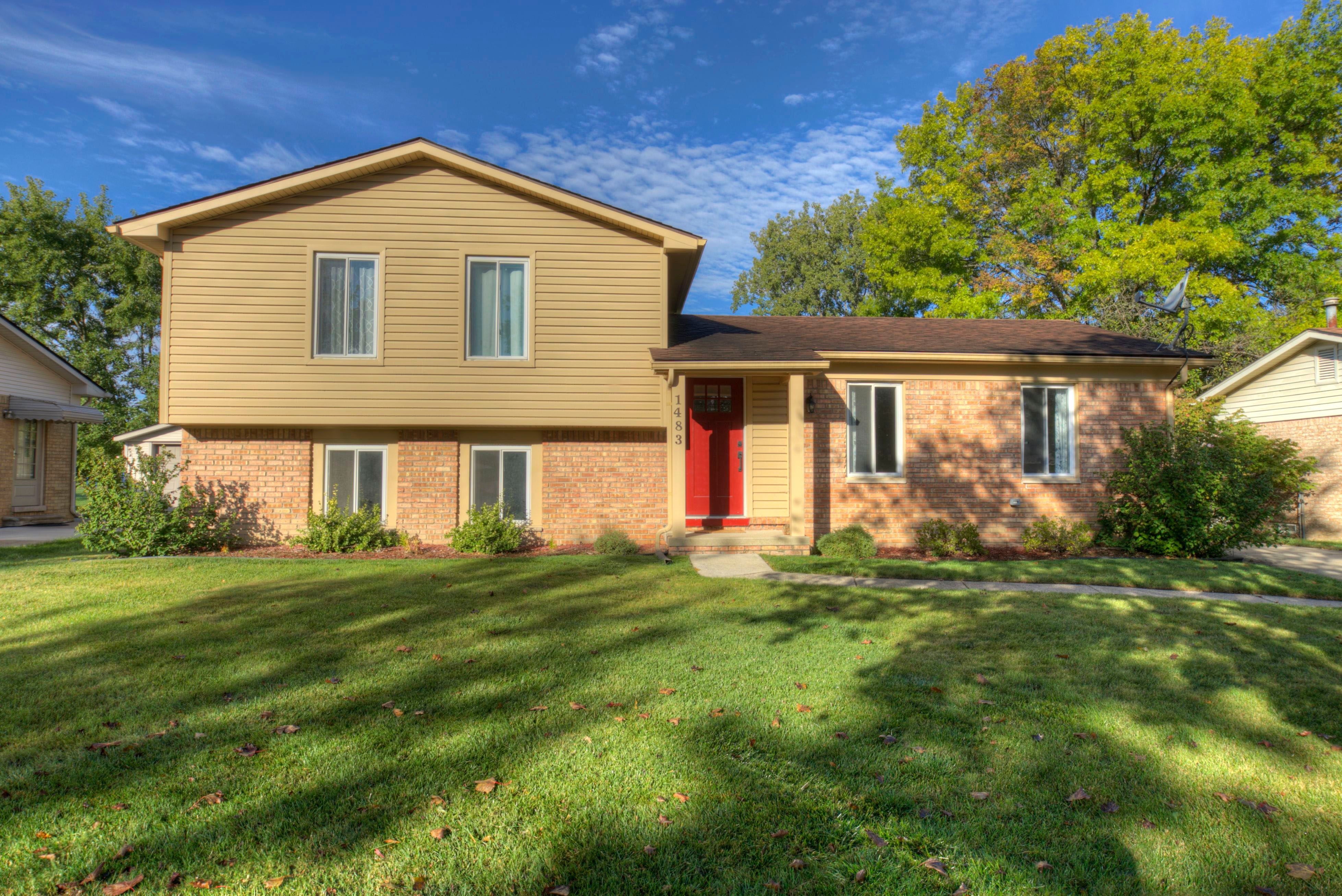 Whittier Dr, Canton, MI 48187