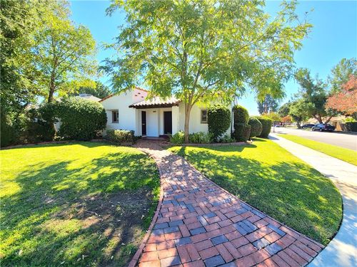 902 College Ave, Redlands, CA, 92374 | Card Image