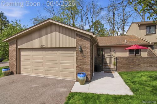 28877 Walnut Grove Ln, Southfield, MI, 48034-1559 | Card Image