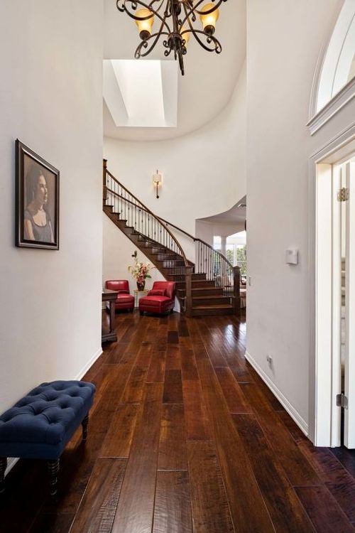 5511 Courtyard Dr, Austin, TX, 78731-3373 | Card Image