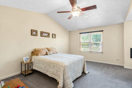 1898 Mcrae Ln, Mundelein, IL, 60060-1468 | Card Image