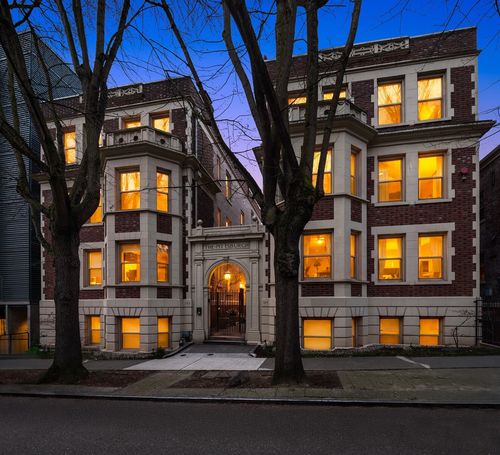 g-129 Warren Ave N, Seattle, WA, 98109-4972 | Card Image