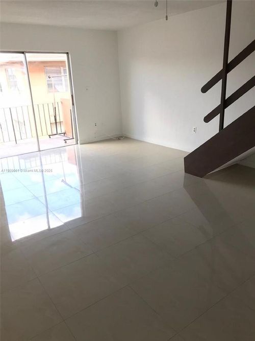 apt-27-1100 W 35th St, Hialeah, FL, 33012-4976 | Card Image