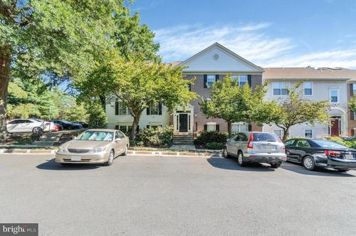 apt-301-12104 Greenwood Ct, FAIRFAX, VA, 22033-2543 | Card Image