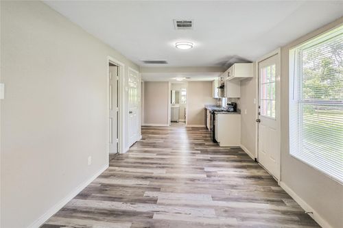 1011 N Arcola St, Angleton, TX, 77515-3202 | Card Image