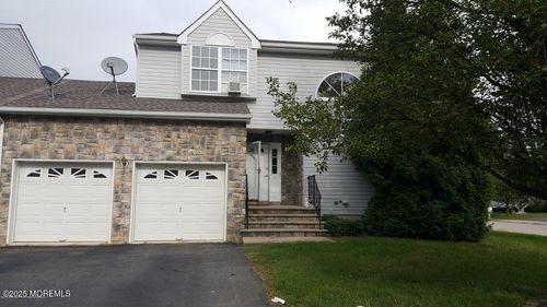 1 Skylark Ct, Marlboro, NJ, 07746-2529 | Card Image