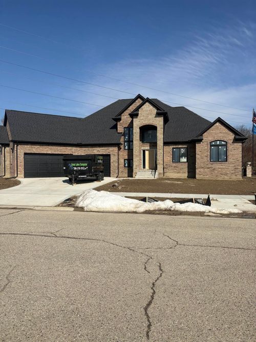 10505 Excalibur Dr, Shelby Twp, MI, 48315-6693 | Card Image